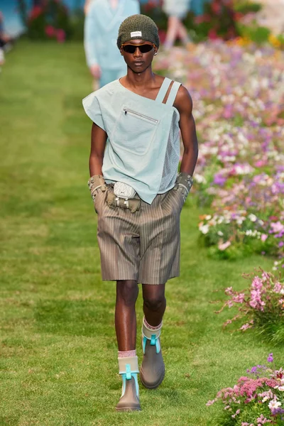 Look 3
